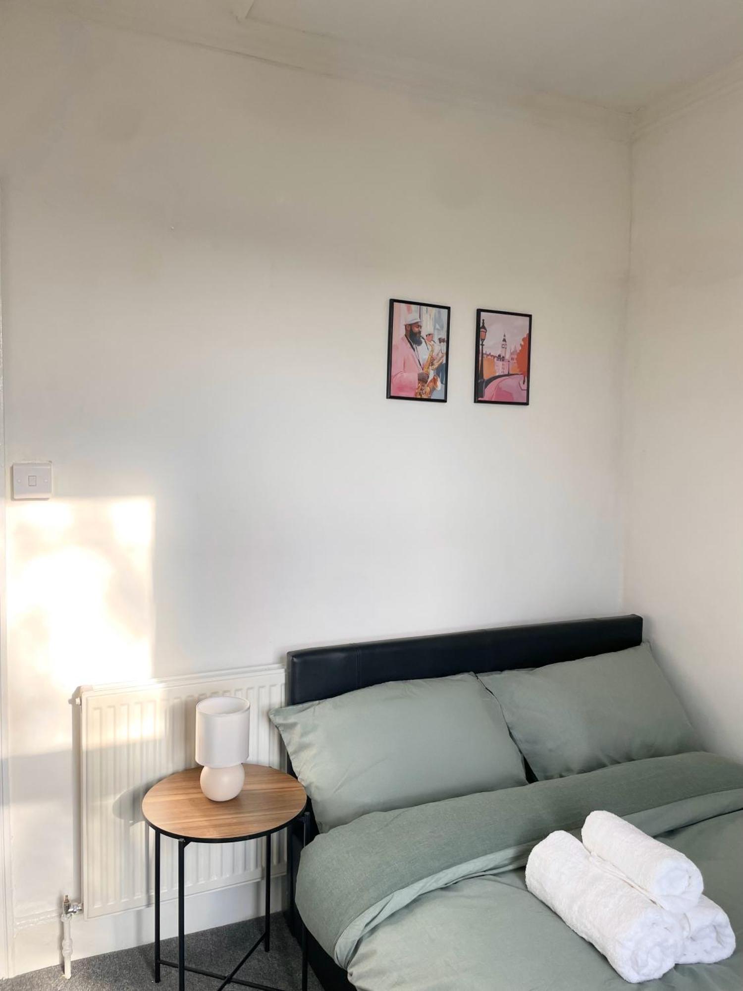 Cosy Double Rooms A Stones Throw From Wembley Stadium Londres Exterior foto