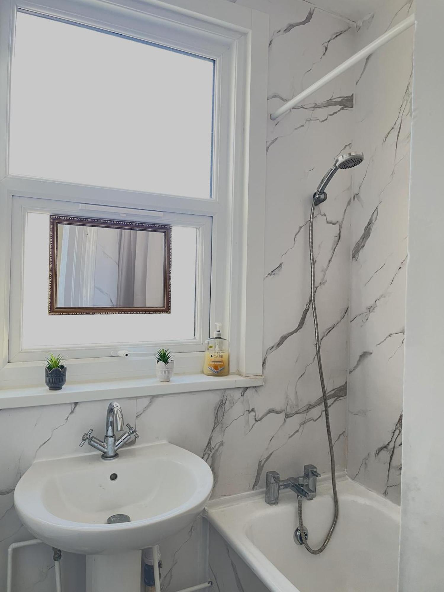 Cosy Double Rooms A Stones Throw From Wembley Stadium Londres Exterior foto