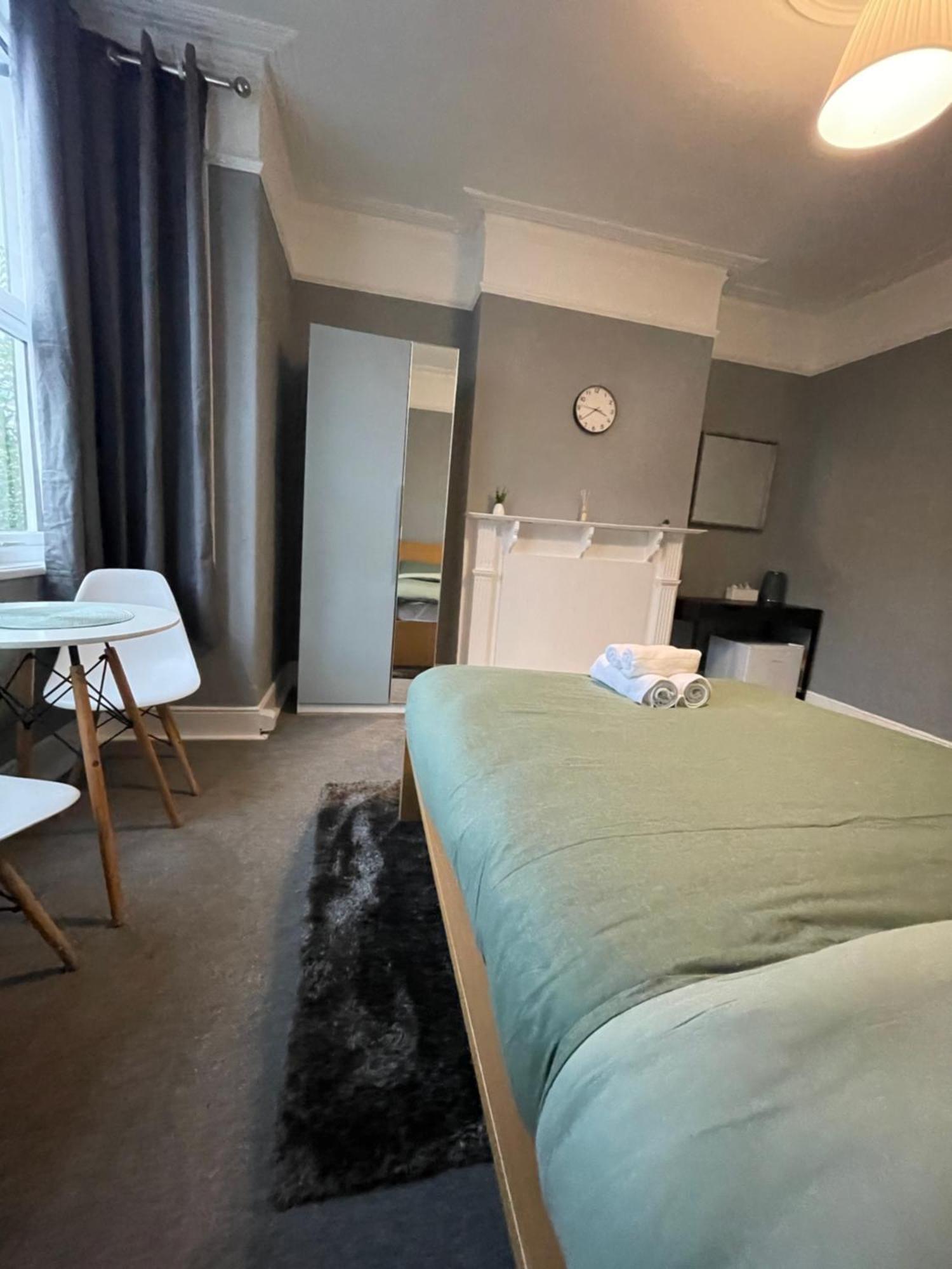 Cosy Double Rooms A Stones Throw From Wembley Stadium Londres Exterior foto